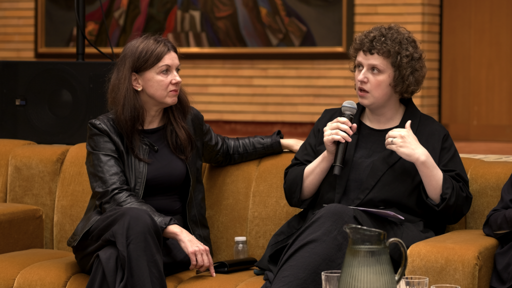 Teatrologės Rimgailė Renevytė ir Alma Braškytė