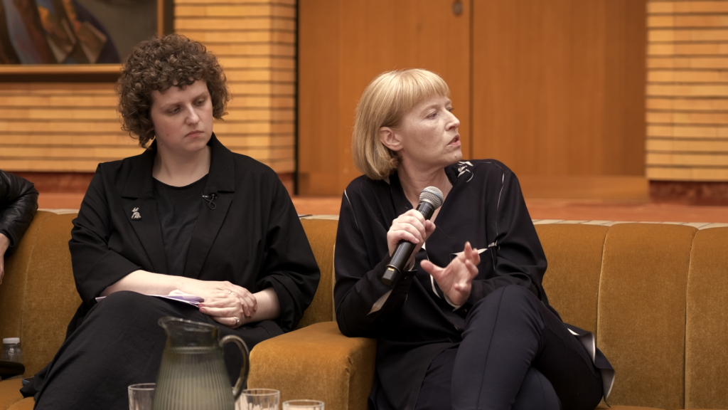 Režisierė Yana Ross ir teatrologė Rimgailė Renevytė